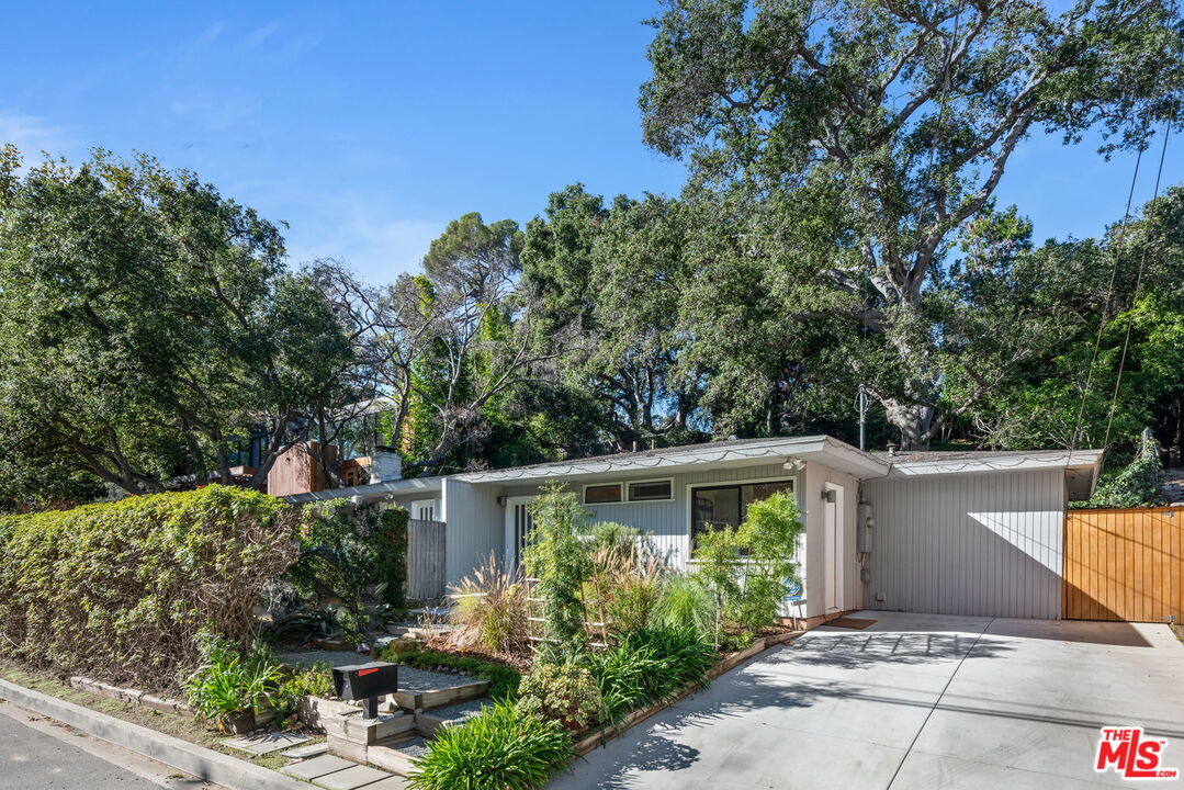 747 Brooktree Road Pacific Palisades CA 90402 Compass