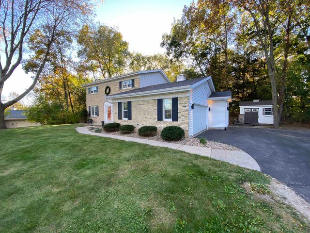 $469,900 | 856 Iroquois Circle | Baraboo