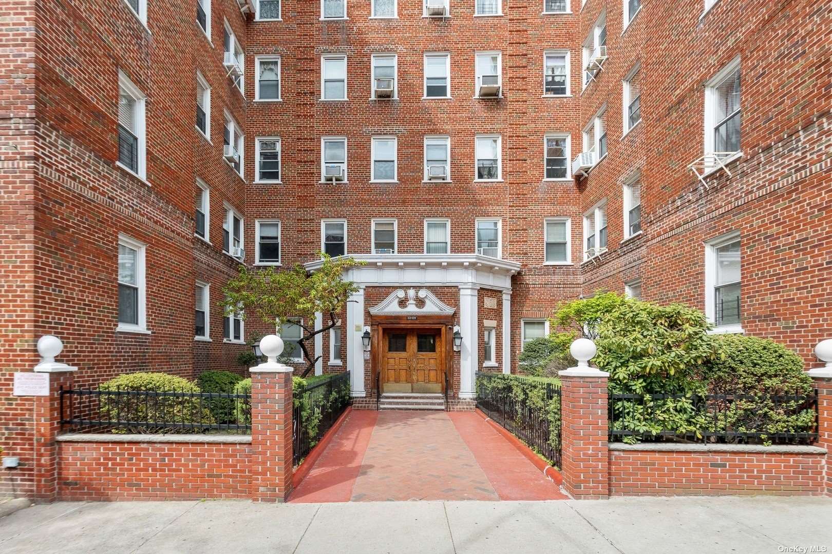 63-109 Saunders Street, Unit A8, Queens, NY 11374 | Compass