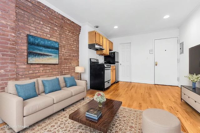 $2,950 | 158 Stanton Street, Unit 4D | Lower East Side