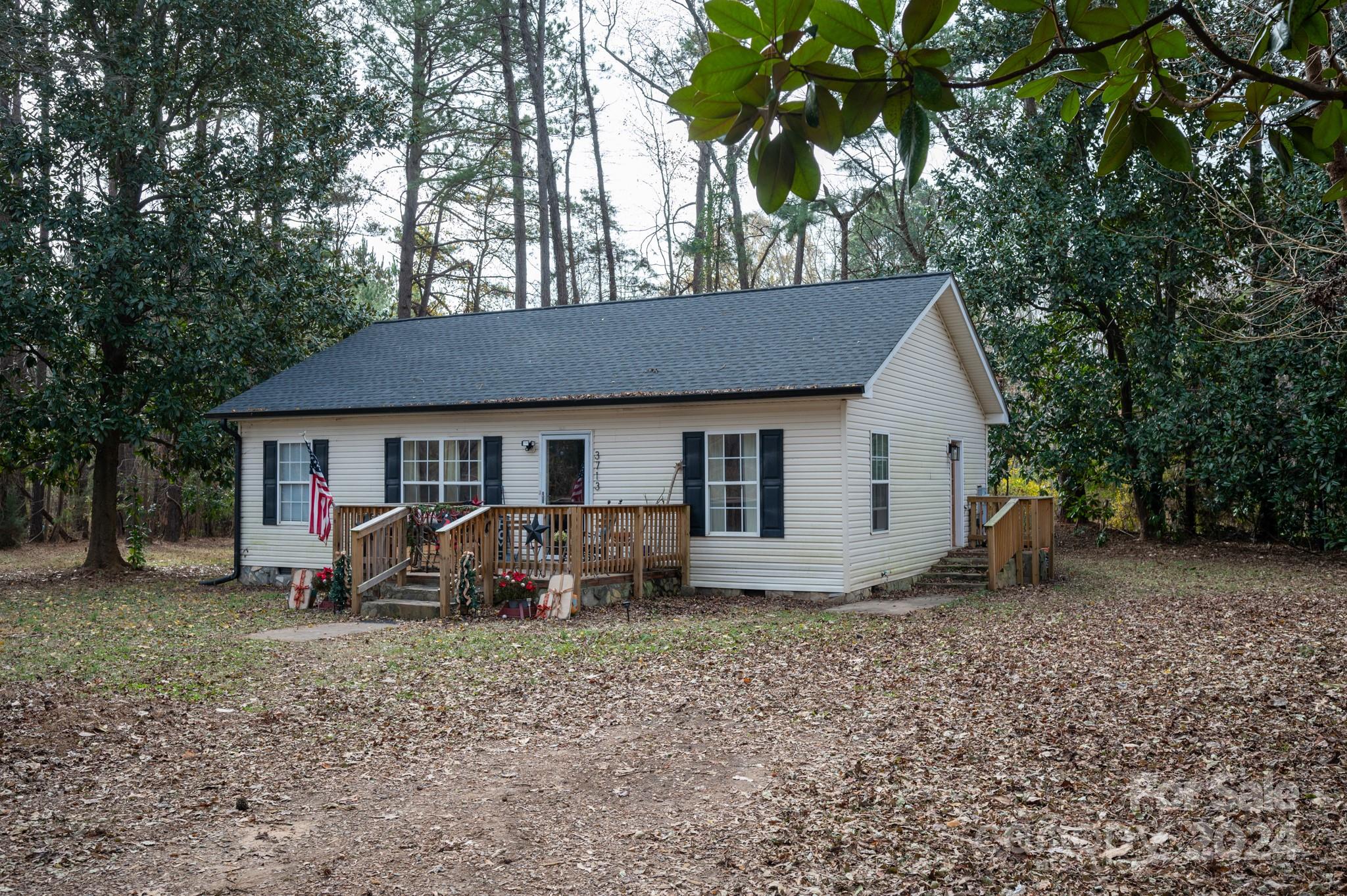 a view of house with a yard