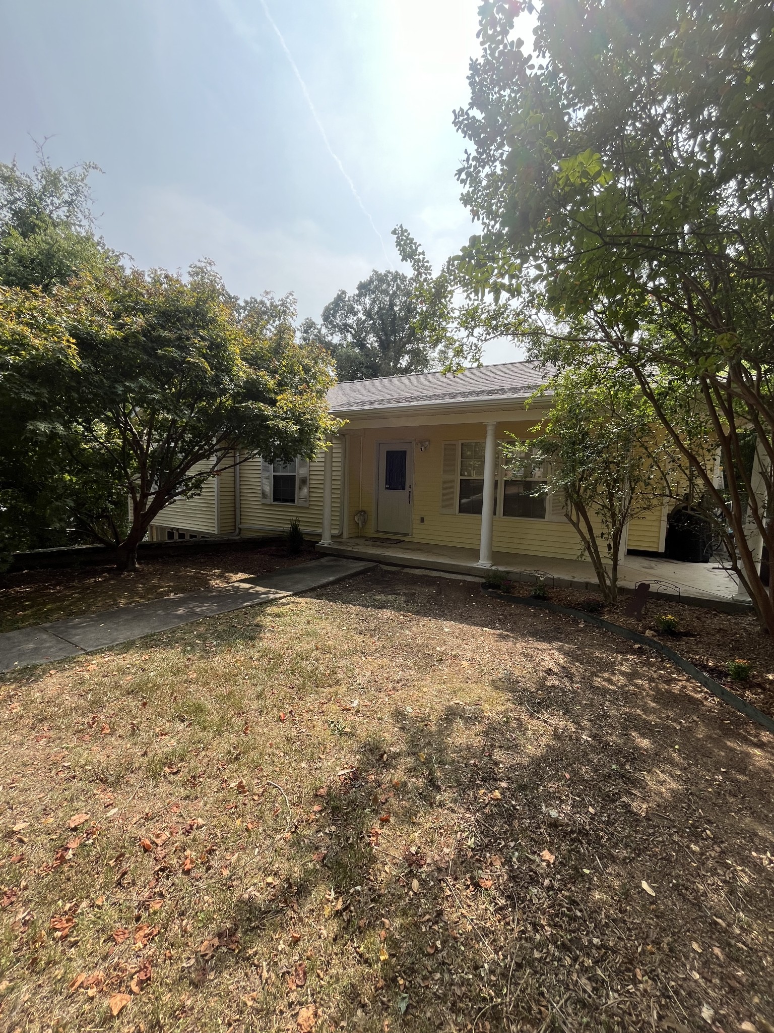 a view of a house with a yard