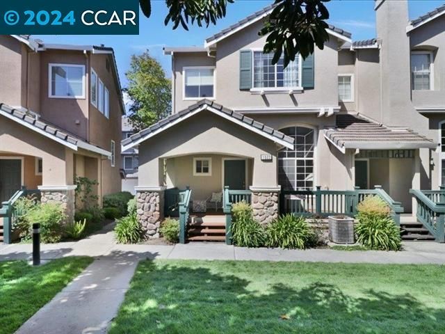 $905,000 | 1022 Phoenix Street | Shadowhawk