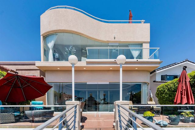 $4,950,000 | 30 Green Turtle Road | Coronado