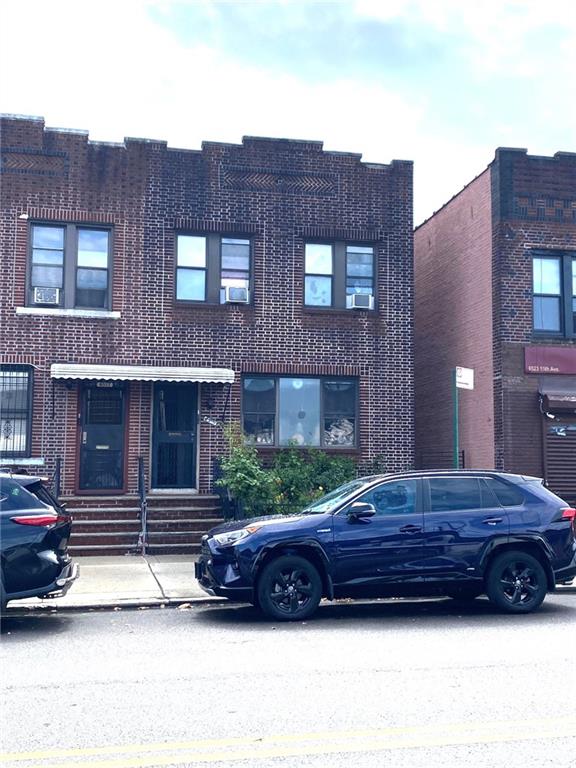 a view of building with car parked