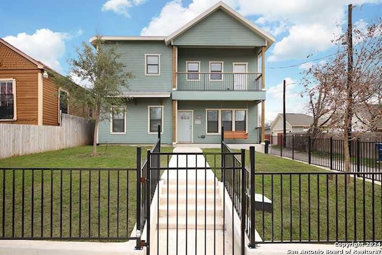 a view of a house with a backyard