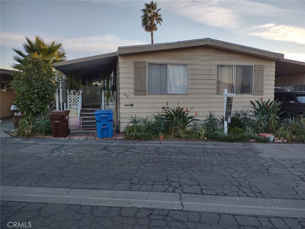 a front view of house with yard