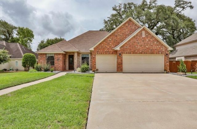 $2,500 | 213 Canyon Oak Drive | Lake Jackson