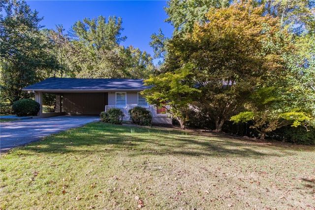 $330,000 | 8596 Timberlane Drive | Douglasville