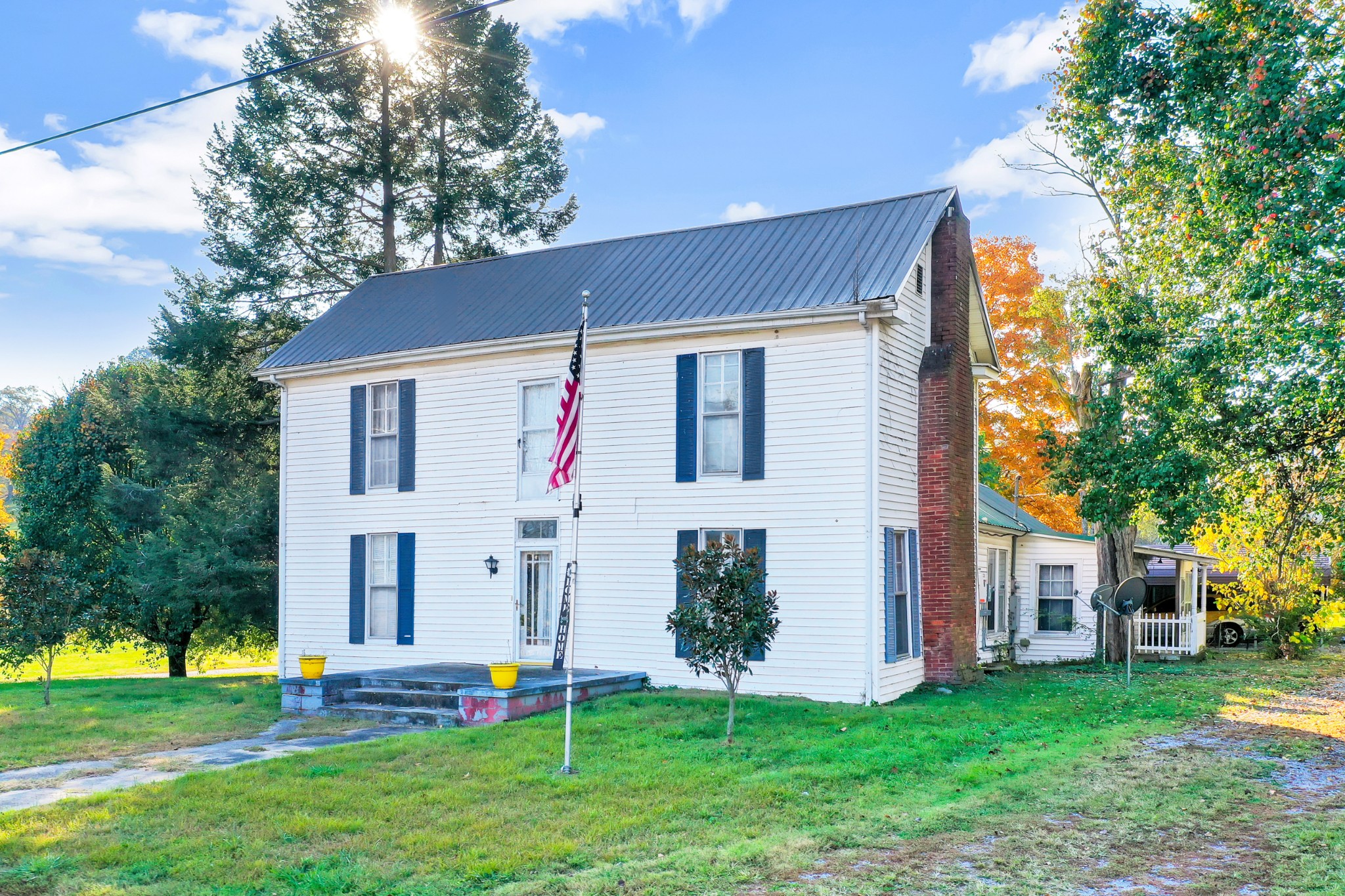 a front view of house with yard