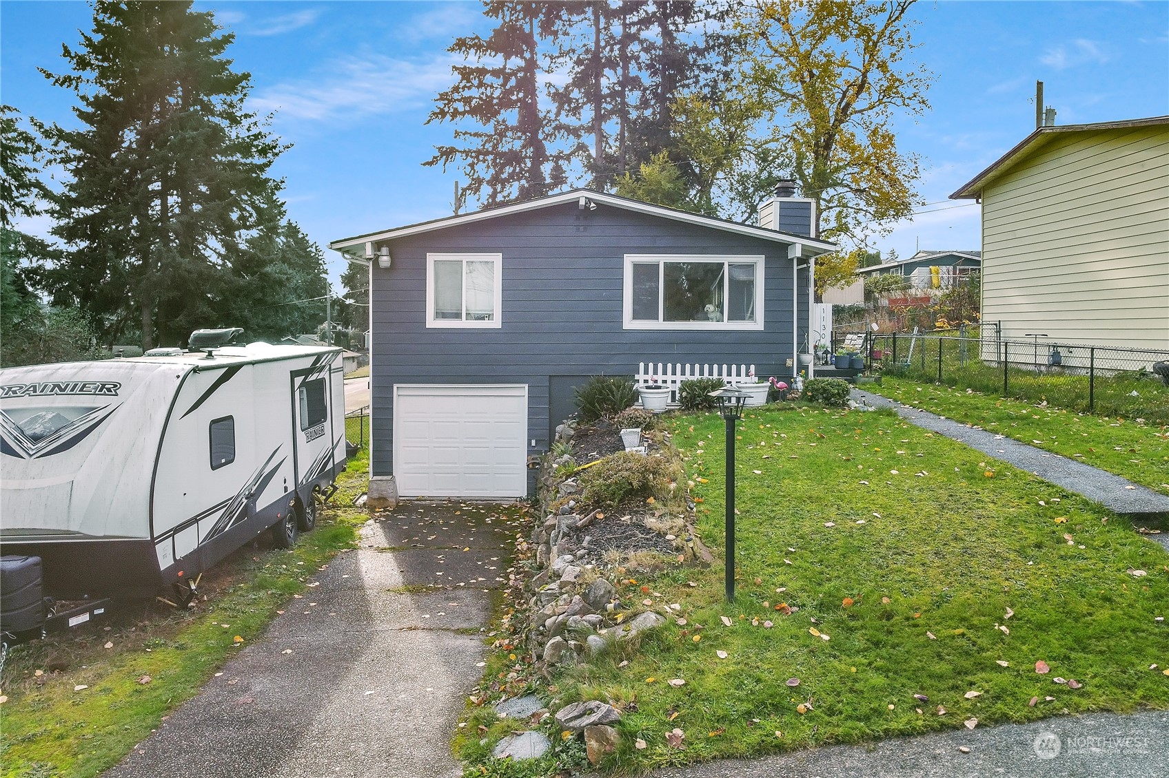 a view of a back yard of the house