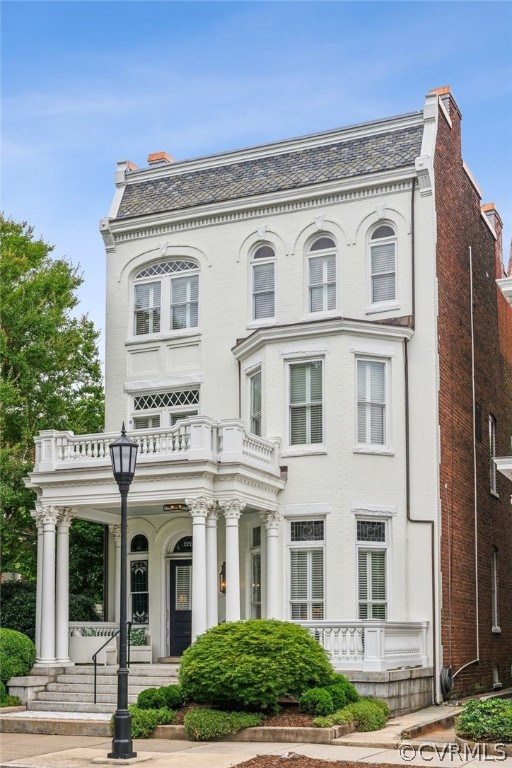 a view of a white building