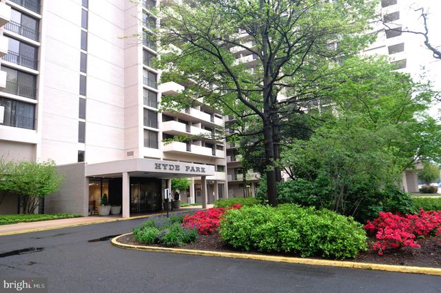 $364,500 | 4141 North Henderson Road, Unit 728 | Hyde Park