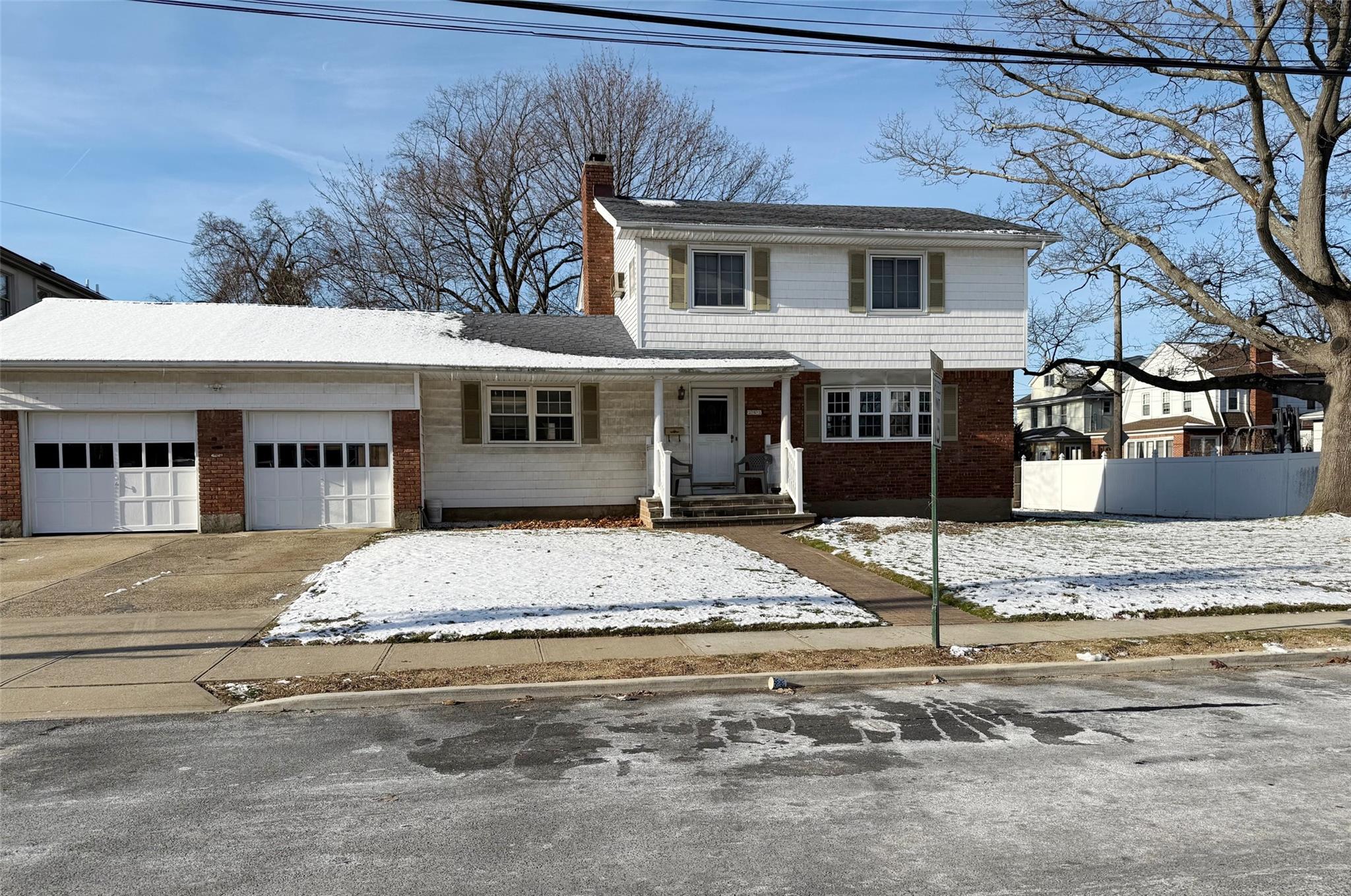 View of front property featuring 2 car att garage