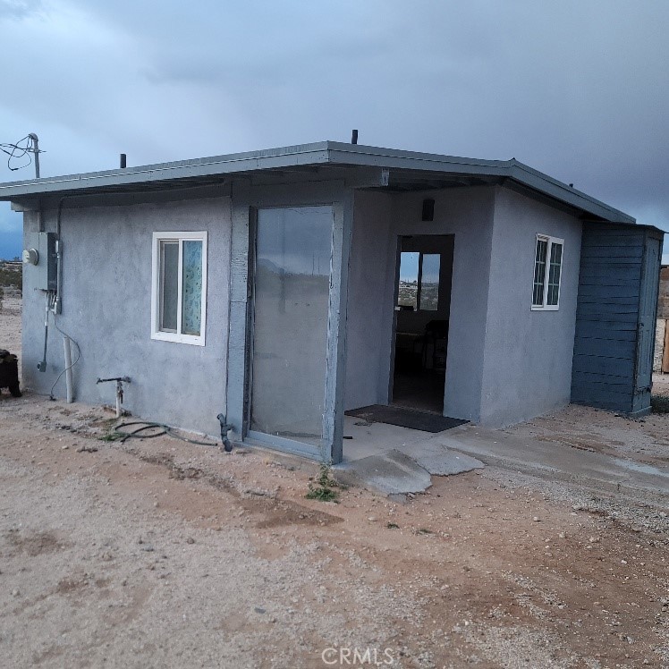 a view of a house with a roof