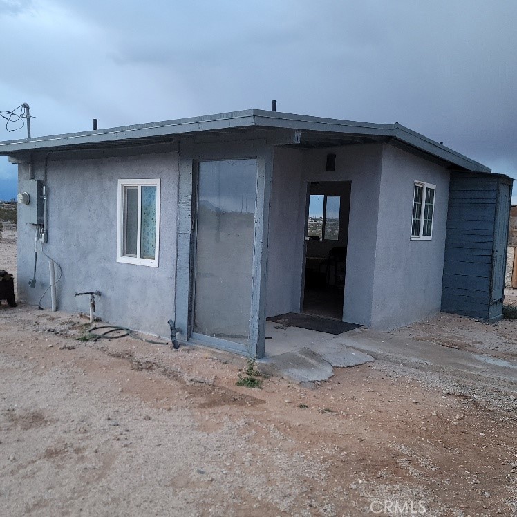 a view of a house with a roof