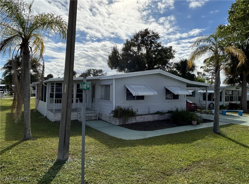 a view of a house with a yard