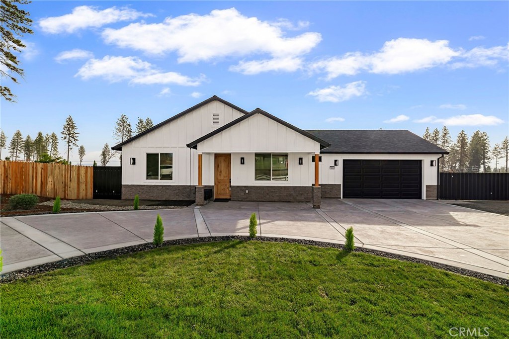 a front view of house with yard