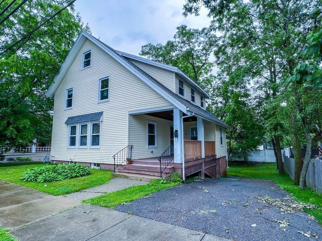 a view of house with a yard