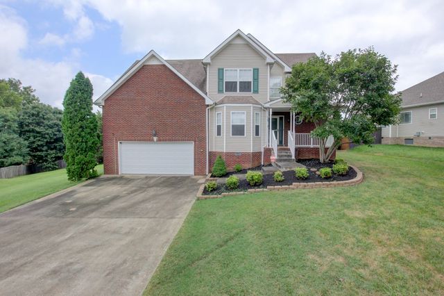 $393,900 | 707 Shamrock Court | Clover Hills