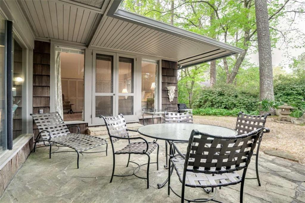 a view of an outdoor sitting area with furniture and backyard