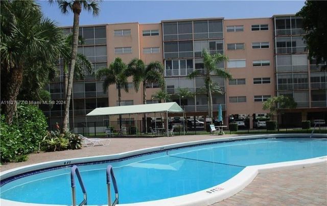 $237,000 | 1425 Atlantic Shores Boulevard, Unit 409 | Coutry Club