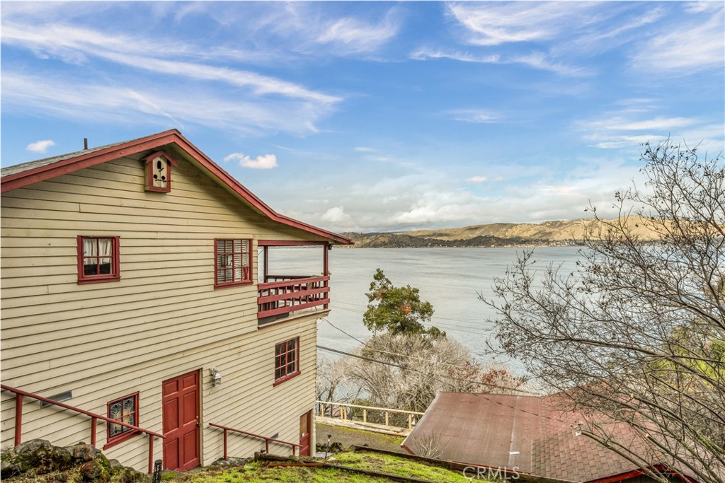 Panoramic lake views