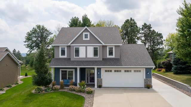 $425,000 | 843 Golfview Avenue | The Highlands of Zumbrota