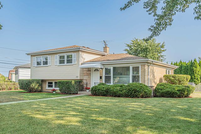 $544,000 | 1727 Rusty Drive | Mount Prospect