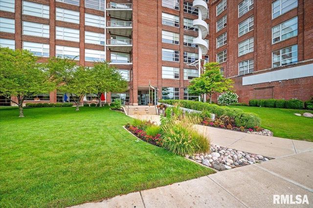 $449,900 | 401 Southwest Water Street, Unit 404 | Peoria Riverfront