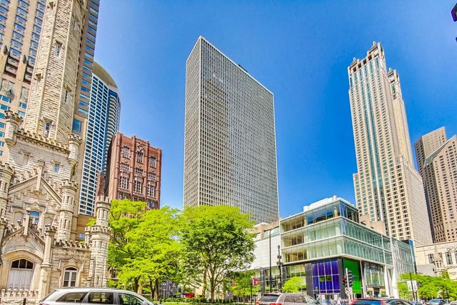 $585,000 | 111 East Chestnut Street, Unit 15K | Magnificent Mile