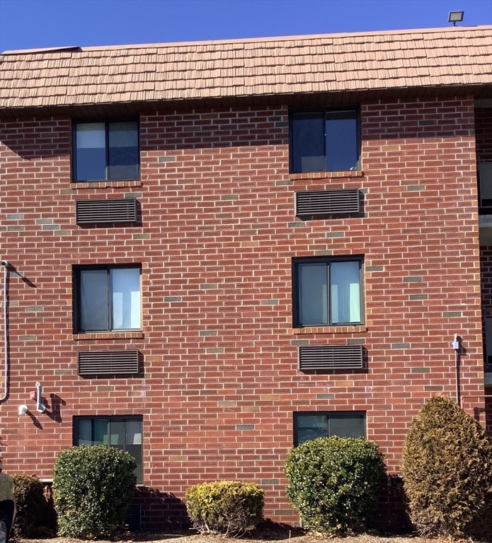 a view of front of a house