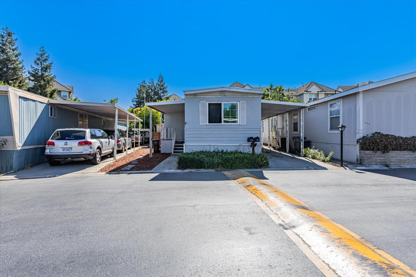 a view of a car park in front of house