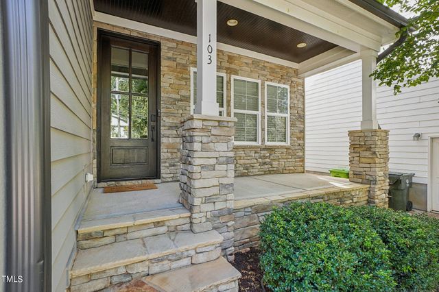 $725,000 | 103 Pineland Circle | West Raleigh