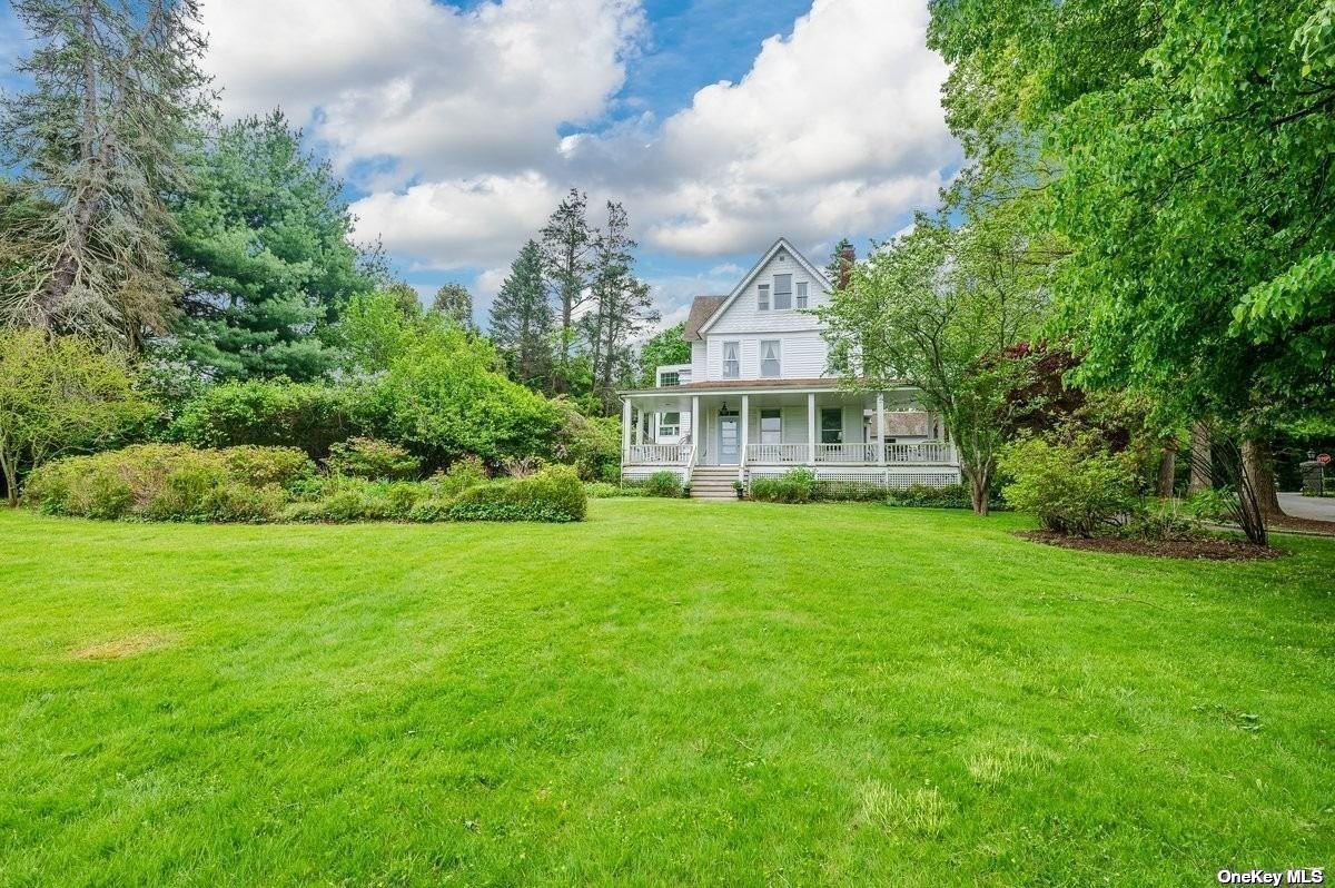 a view of a house with a backyard