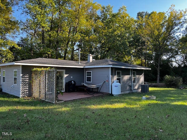 a view of a house with a yard and tree