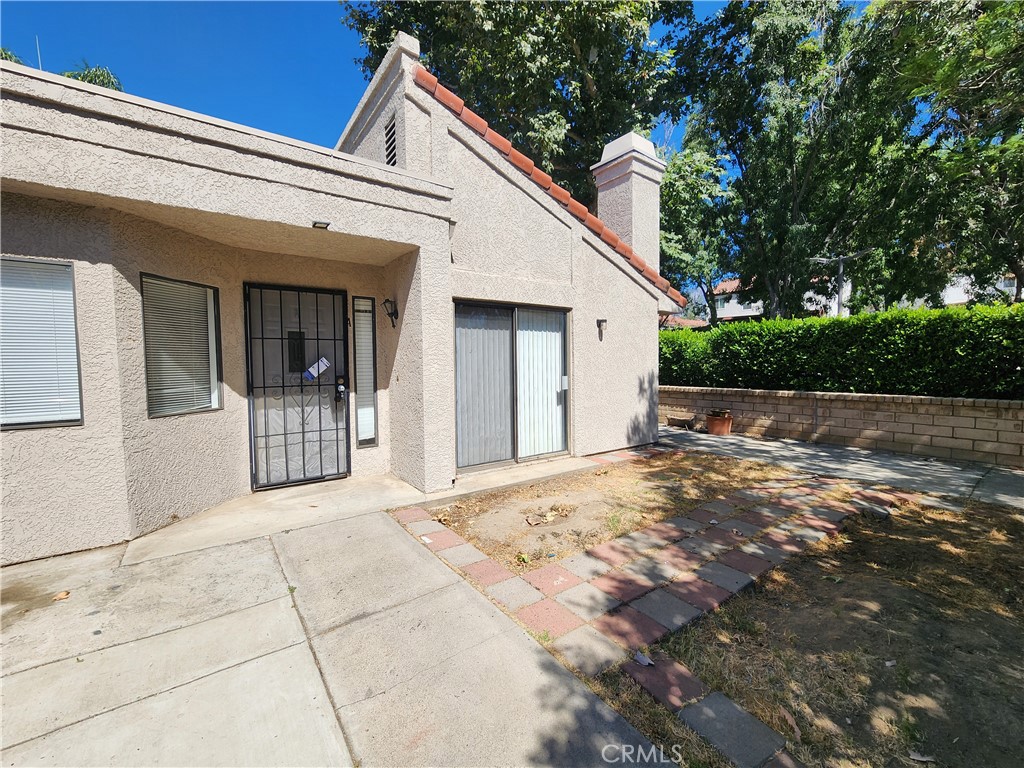 a view of a house with a outdoor space