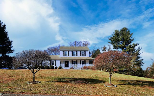 $529,900 | 2 Country Farm Lane | New Milford