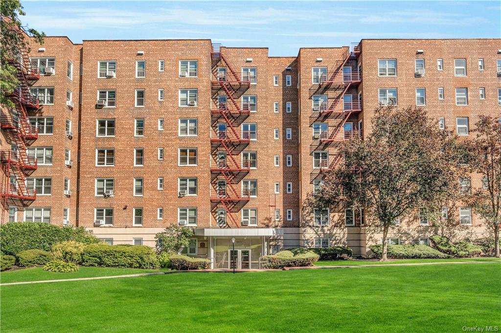 Open green space to building