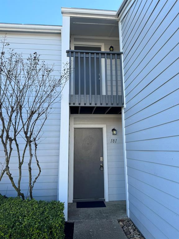 Entry to this first floor unit - no hauling groceries up stairs!