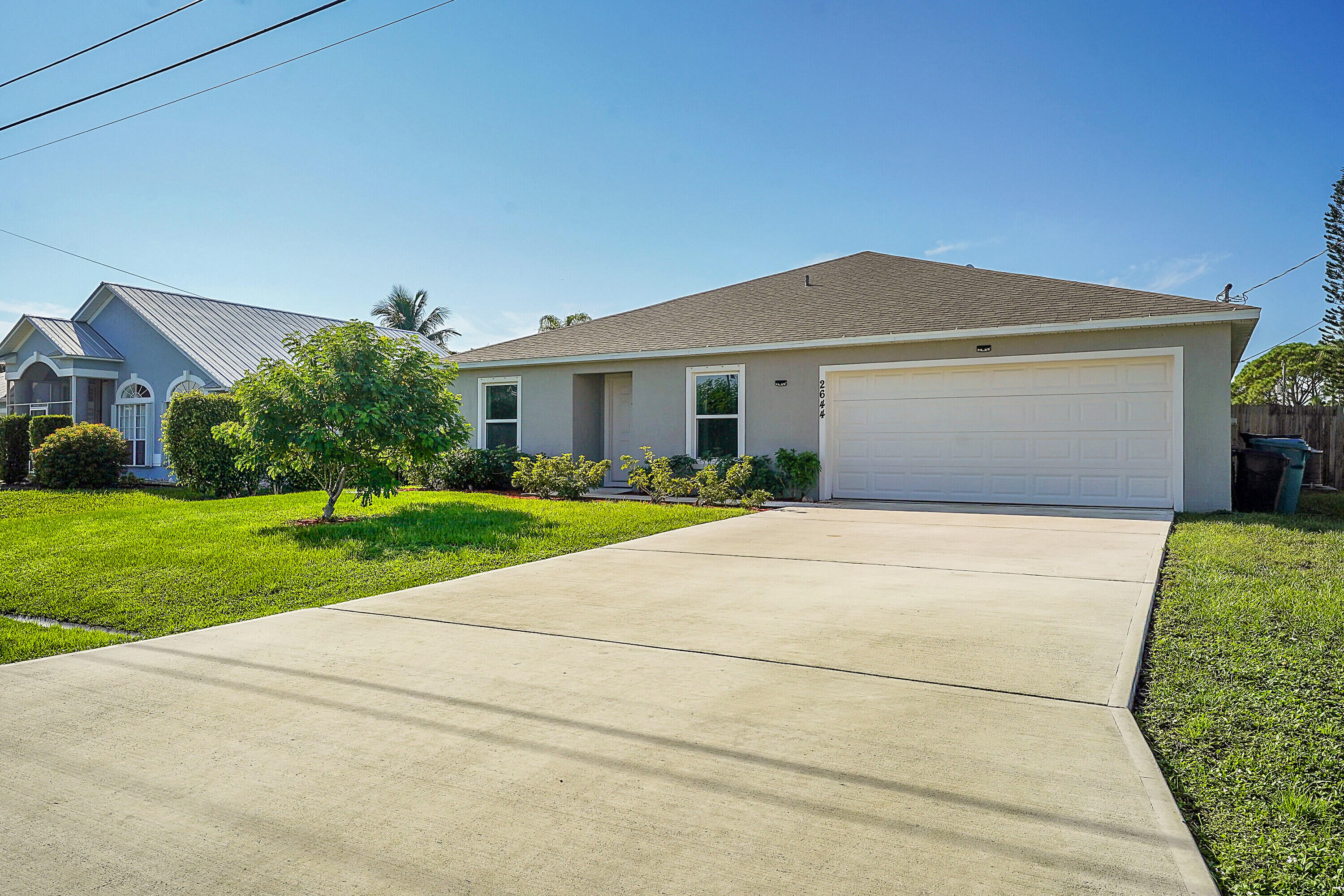 a front view of house with yard