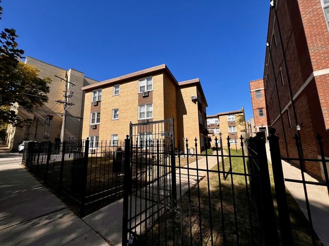 $1,750 | 2060 West Chase Avenue, Unit 1A | East Rogers Park