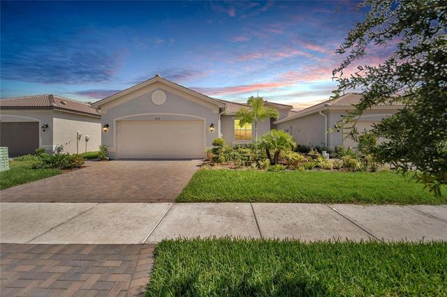 $425,000 | 4914 Sienna Isles Avenue | Valencia Del Sol