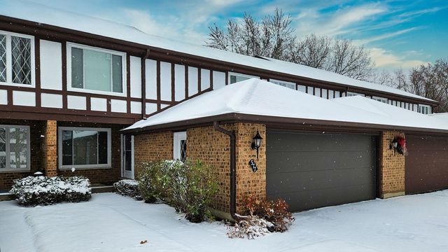 $384,000 | 577 Cress Creek Lane | Crystal Lake