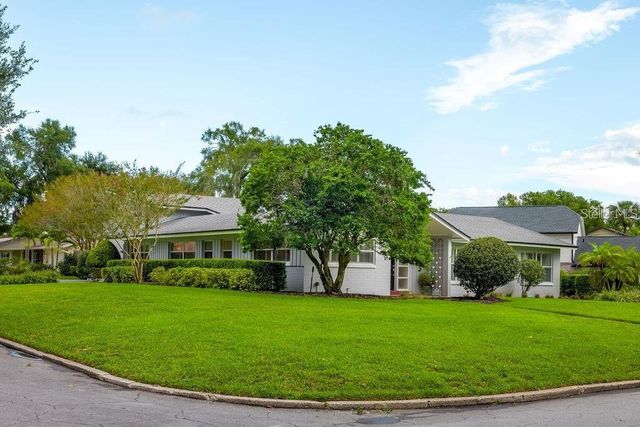 $1,049,990 | 400 West Trotters Drive | Maitland