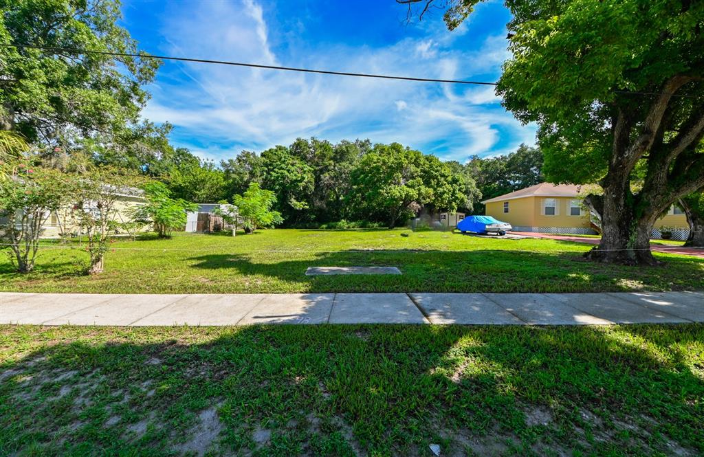 a view of a yard with a house in the background