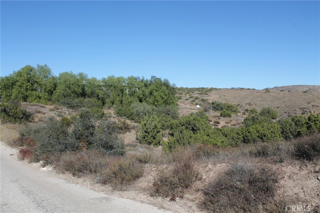 a view of a dry field