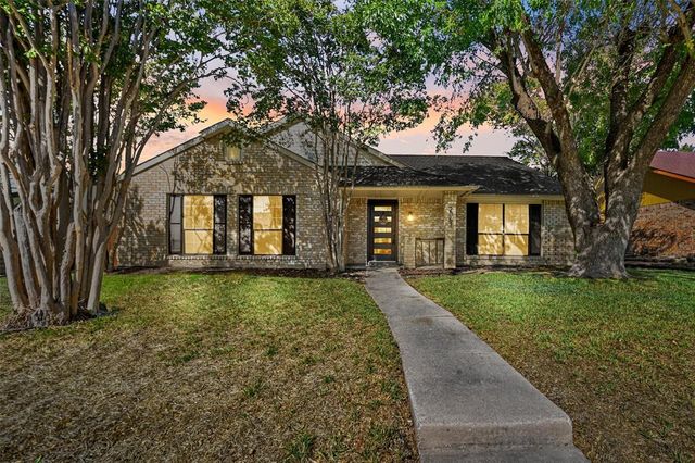 $430,000 | 2061 Cologne Drive | Carillon Hills North