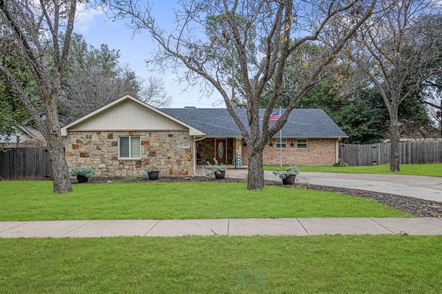 $389,000 | 1809 Hilltop Lane | Northwest Central Arlington