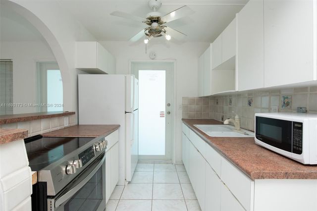 $2,100 | 1715 Wiley Street, Unit 15 | Hollywood Lakes